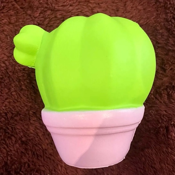 💚 KAWAII CACTUS SQUISHY 💚 - Picture 2 of 4